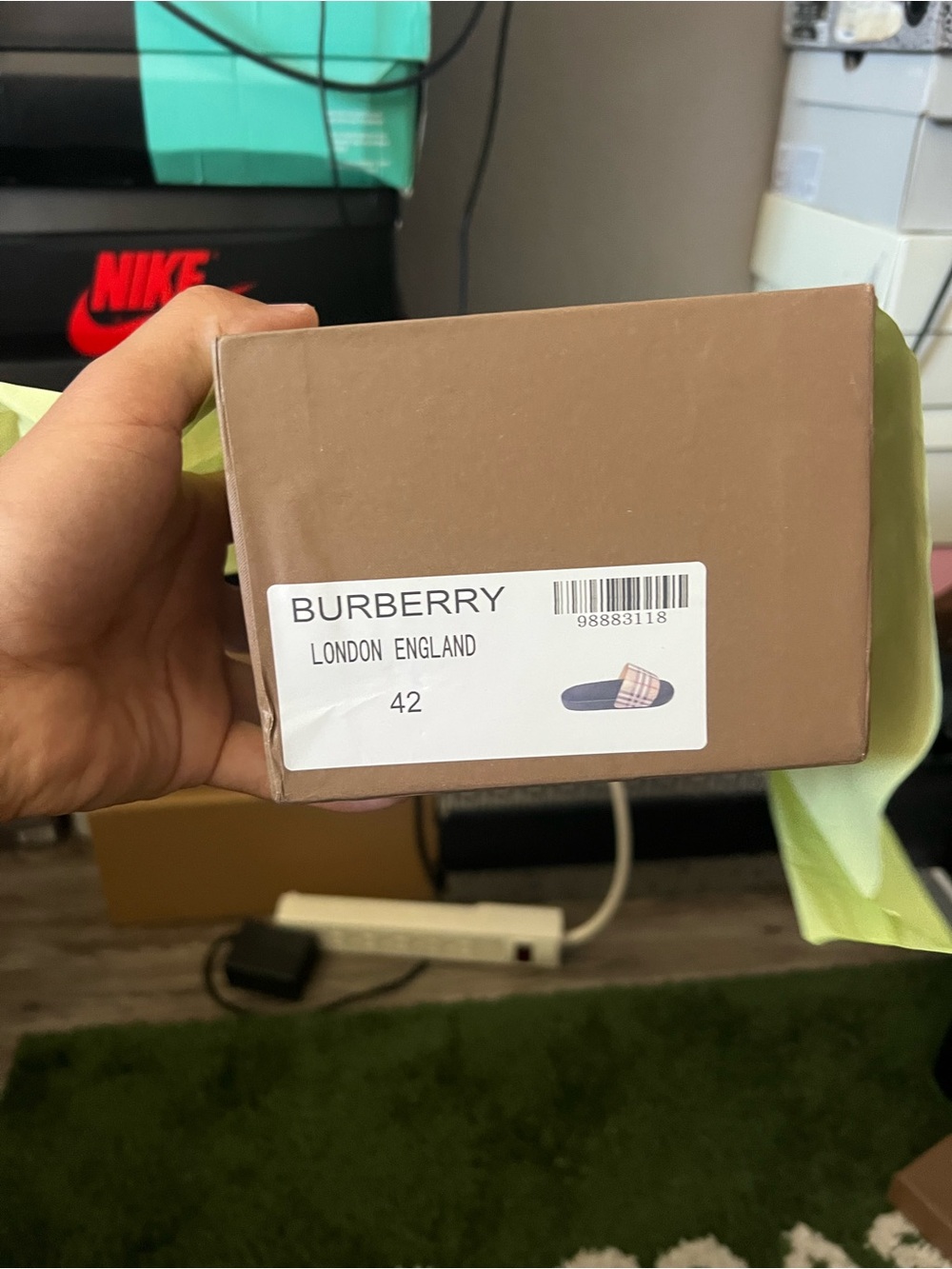 BURBERRY SLIDES WITH BOX - Picture 6 of 8